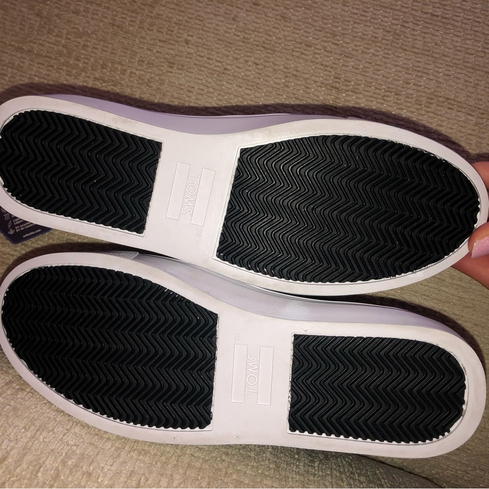 Toms - Picture 3 of 4
